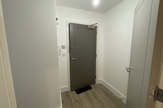 203 Torquay Court, Torquay Court, St Ives Place, London photo 2