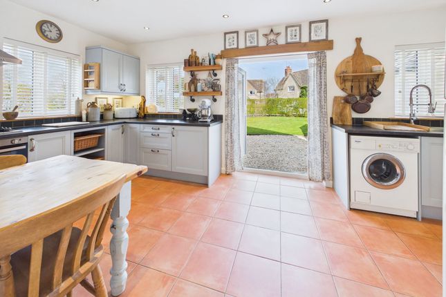11 Peartree Close, Chipping Norton photo 4