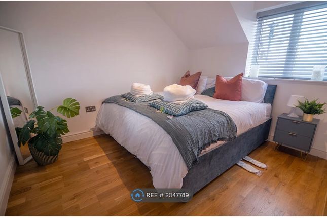Thumbnail Flat to rent in Hermitage Close, London