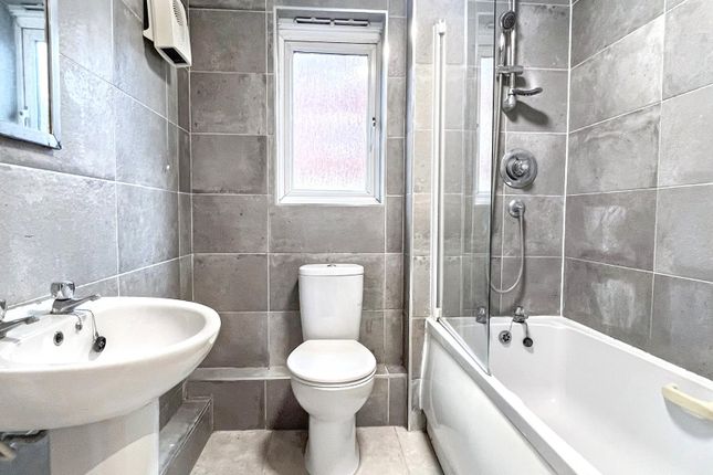 71, Macfarlane Chase, Weston-super-mare photo 4