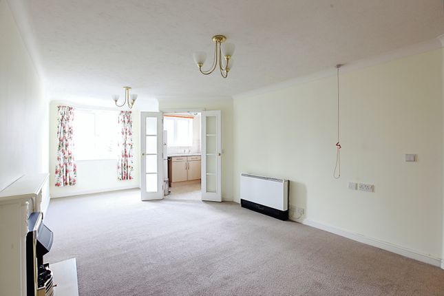 1-bed flat on 21, Albany Court, Paignton, £100,000