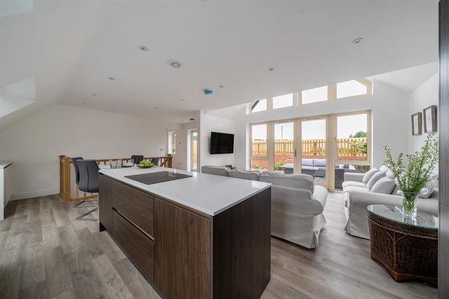 20 Fox View, Milborne St. Andrew, Blandford Forum photo 4