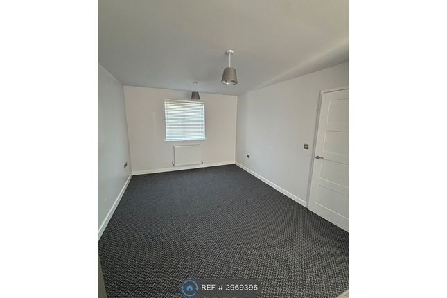 Flat, High Street Saltney, Chester photo 5