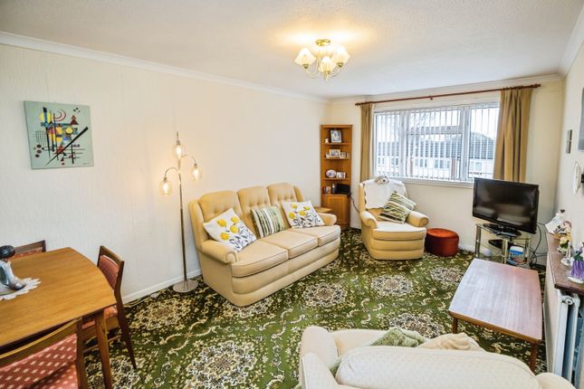 28, Derwent Crescent, Wrexham photo 2