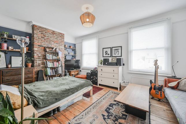 2-bed flat on Vicarage Road, Leyton, £435,000