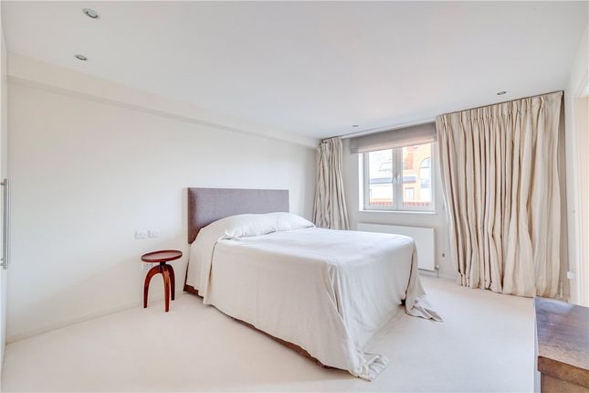 Flat for sale in Sailmakers Court, William Morris Way, Fulham, London