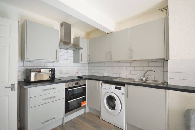 Terraced house to rent in Cobden Road, Brighton