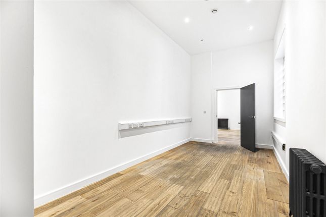 Flat to rent in City Garden Row, London