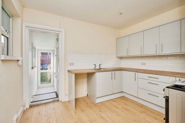 136, Adelaide Grove, Isle of Wight photo 3