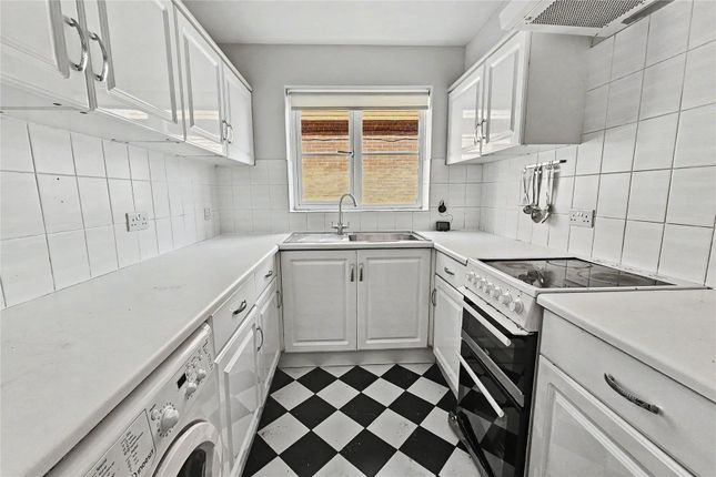 Flat 1, Oaklea House,, Headley Road, Hindhead photo 4
