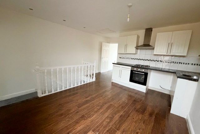 281A, Crewe photo 4