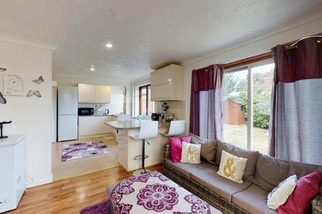43, The Hawthorns, Kent photo 4