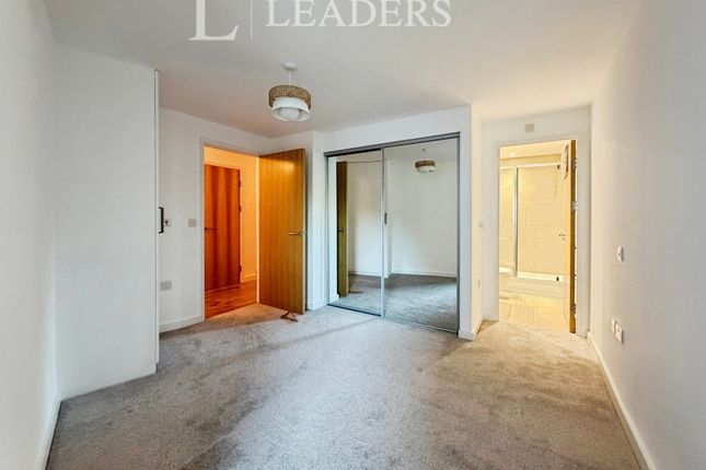 Flat 14, The Crescent,, Gunwharf Quays, Hampshire photo 3