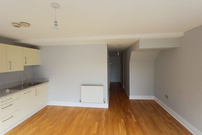 12c, Anyards Road, COBHAM photo 4