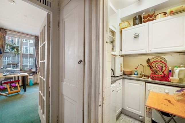 Flat 58 Queens Court, Queensway, London photo 3