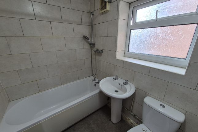 13, Roseway, Leicester photo 5