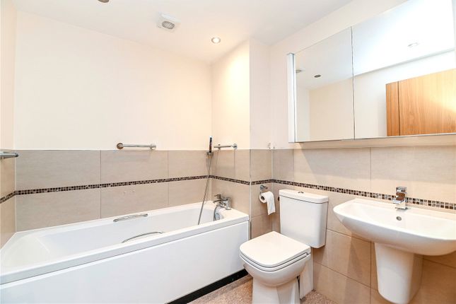 Flat 3, 10, Mount Avenue, Hampshire photo 4