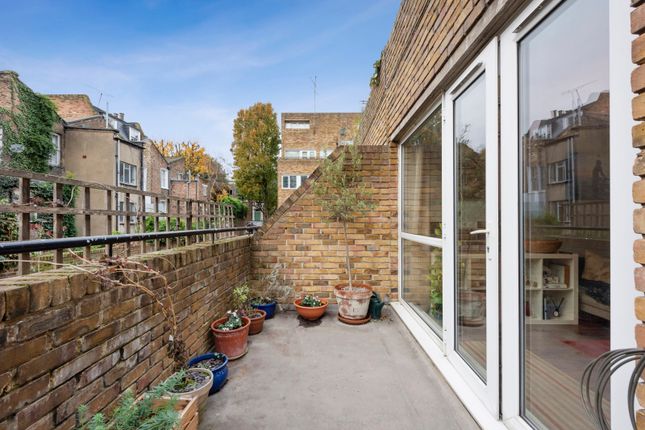 Flat for sale in Falcon Court, City Garden Row, London