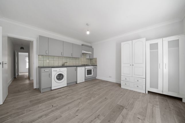 Flat to rent in St. Mary's Road, Surbiton