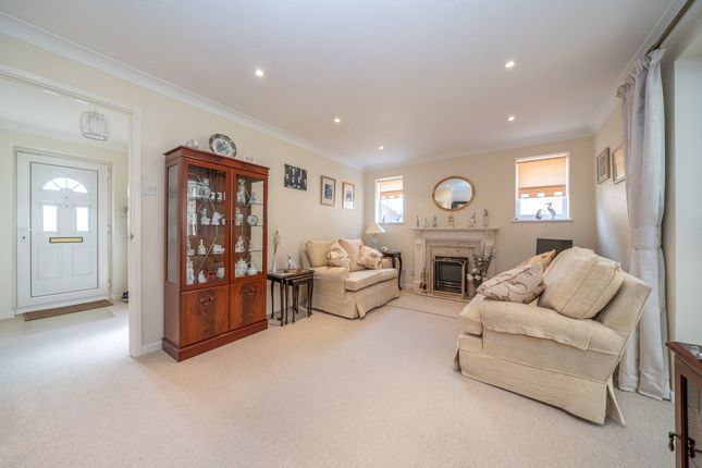 3 Careys Croft, Berkhamsted photo 4