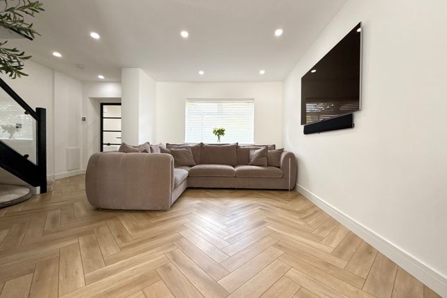 10 Cwm Alarch, Mountain Ash photo 4