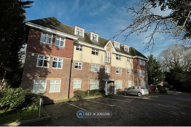 Flat to rent in Brecon Heights, Crawley