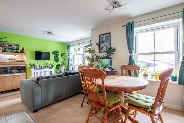 Flat for sale in St. Gabriels, Wantage