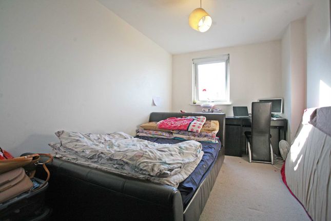 Flat for sale in City Gate House, Eastern Avenue, Ilford