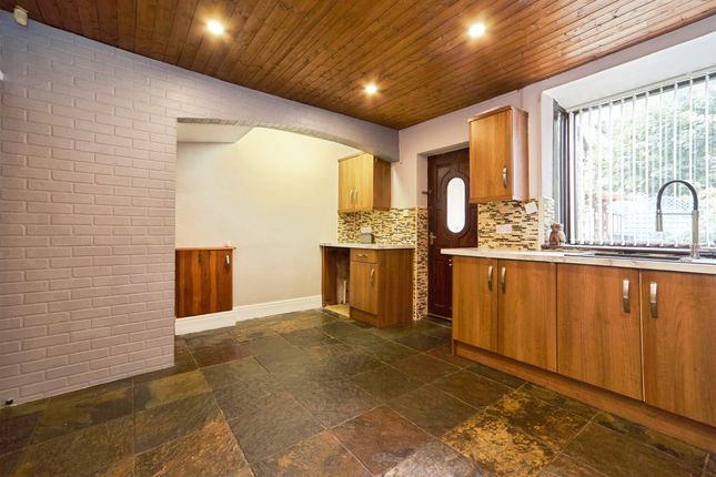 12, Smalewell Drive, Pudsey photo 4