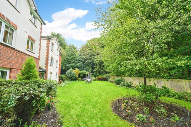 Flat for sale in Sanders Court, Junction Road, Warley, Brentwood