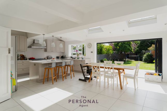 5, Clandon Close, Epsom photo 4