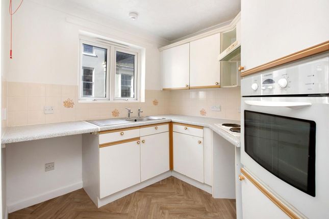 Flat 28, Royal Court Den Crescent, Teignmouth photo 3