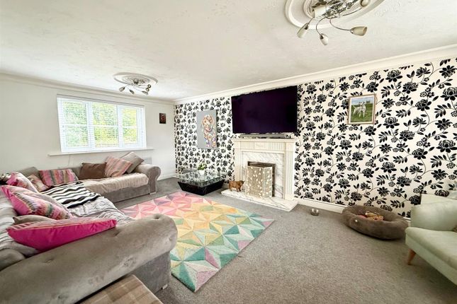 16, Broadwood Close, Stockport photo 4