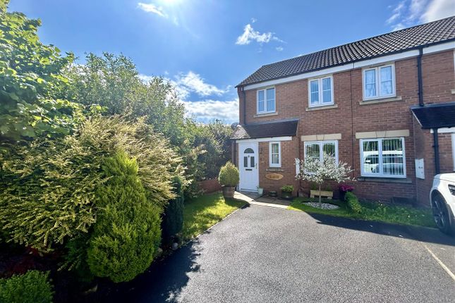 Thumbnail Town house for sale in Violet Close, Castleford