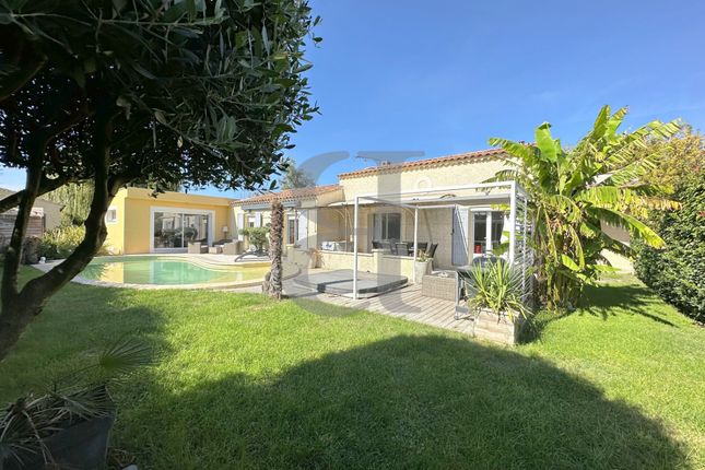 Thumbnail Villa for sale in L'isle-Sur-La-Sorgue, Provence-Alpes-Cote D'azur, 84800, France