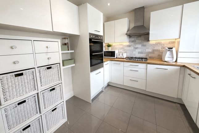 126, Brookwood Farm Drive, Woking photo 3