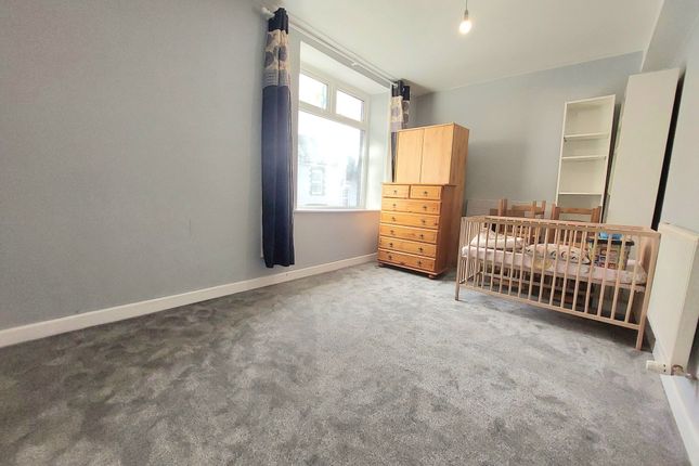 10 Edwards Street, Tonypandy photo 3