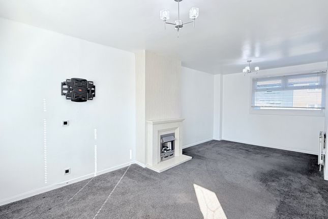 2, Symington Place, Carronshore photo 3