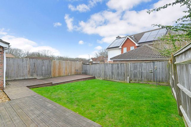 29 Foxholes, Horsham photo 4