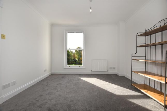 Flat to rent in Woodford Road, London