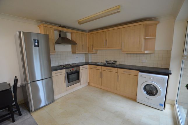 Flat to rent in Lockwood Place, London