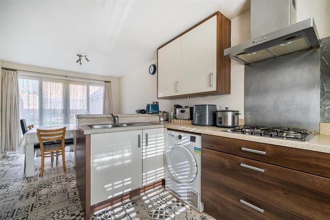 19, Rowan Drive, Devizes photo 2