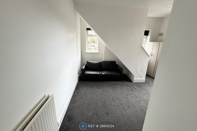 Flat, Penn Road, Wolverhampton photo 2