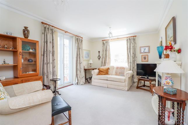 7, Potters Place, Horsham photo 2