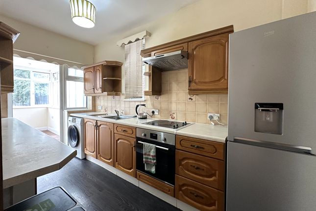 9, Winslow Way, Feltham photo 3