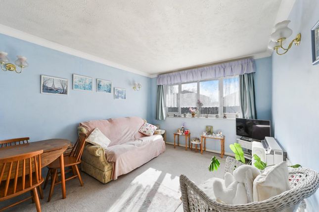 Flat 28, Brook Court, Sutton photo 2
