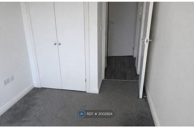 Flat   Risborough Lane, Folkestone photo 5