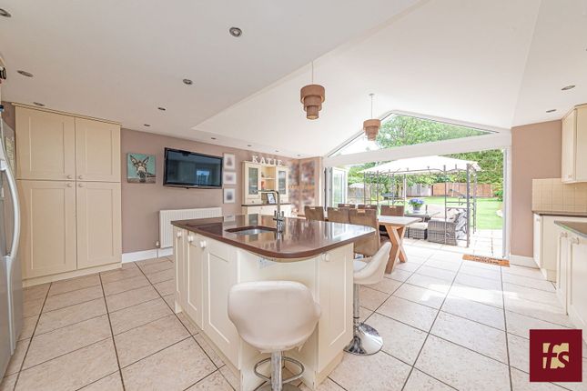 51, Ellis Road, Crowthorne photo 3