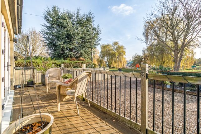 Cottage for sale in Towpath, Shepperton