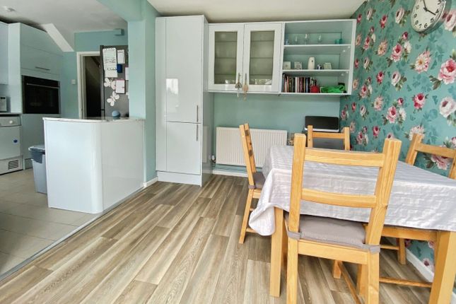 14, Four Ash Court, Usk photo 4